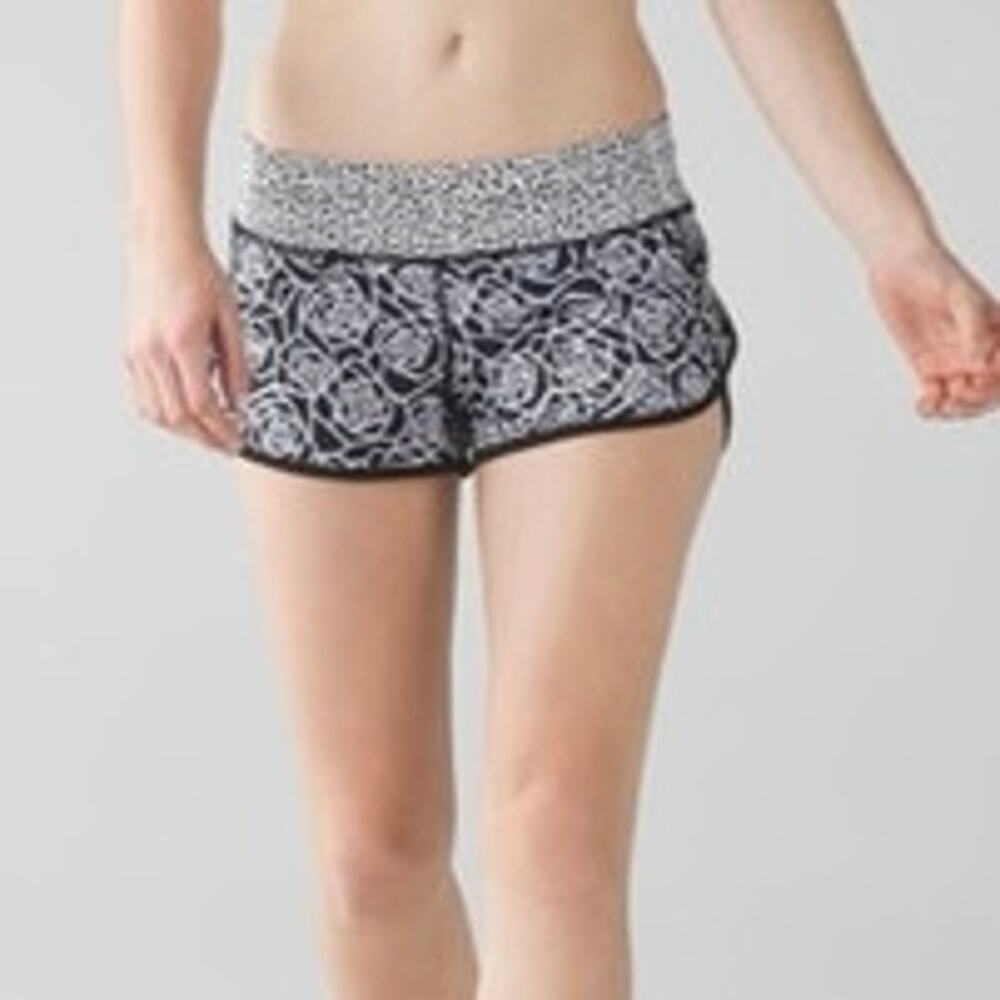 Lululemon run speed shorts, black and white posey / miss mosaic Size 8